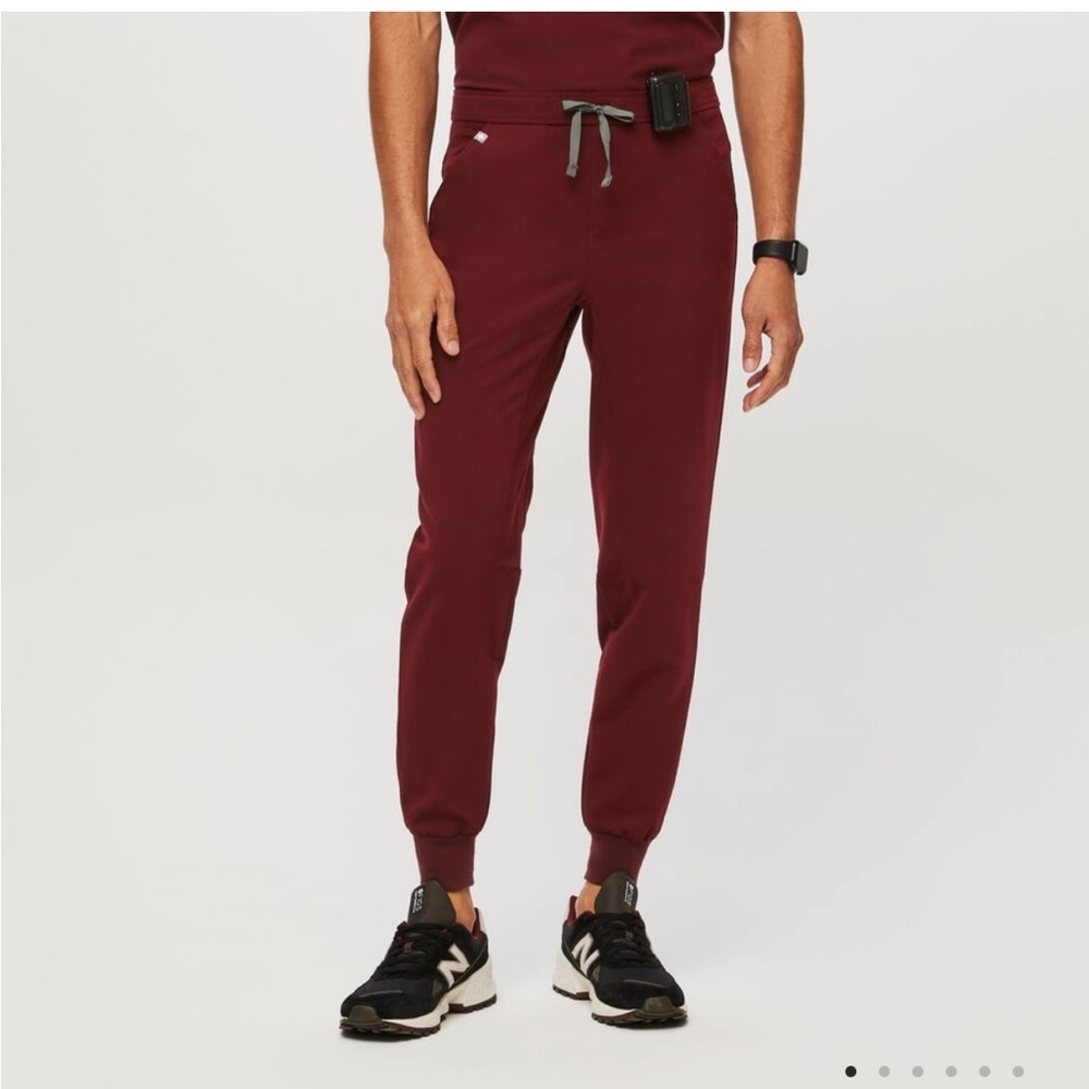 Men’s Figs Tansen Jogger Scrub Pants in Burgundy | Size M Tall